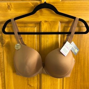 NWT Wacoal low plunge bra size 38D